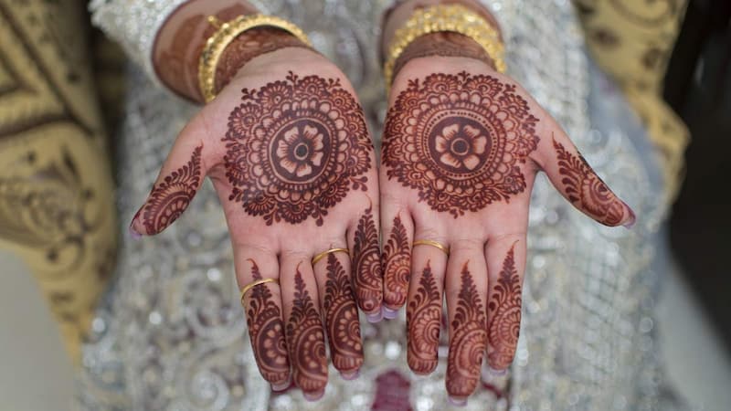 حنا هندی شرابی اصل با ترکیبات گیاهی و رنگ زیبا